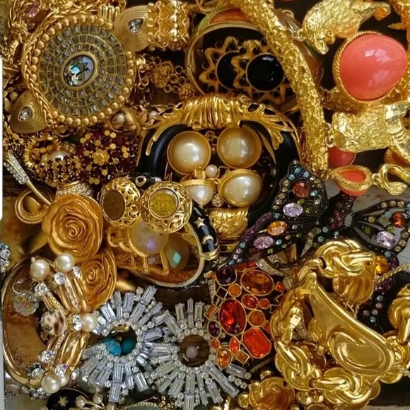 20 PCs Vintage estate sale costume jewelry lot~ model stay